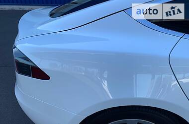 Седан Tesla Model S 2016 в 