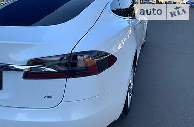 Седан Tesla Model S 2016 в 