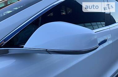 Седан Tesla Model S 2016 в 