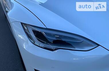 Седан Tesla Model S 2016 в 
