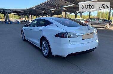 Седан Tesla Model S 2016 в 