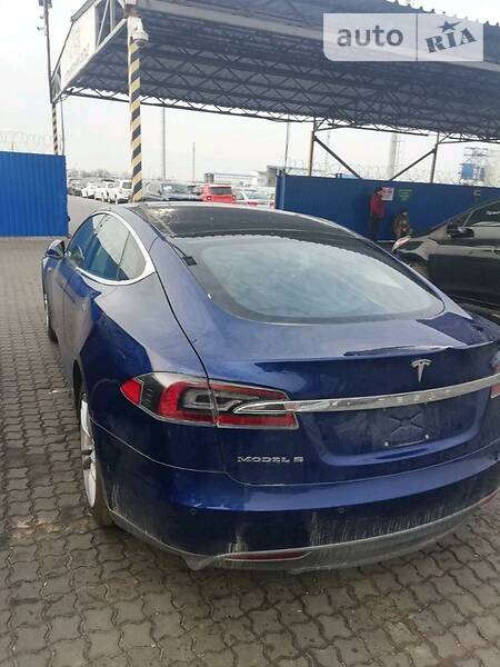 Хэтчбек Tesla Model S 2015 в Киеве