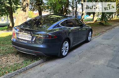 Седан Tesla Model S 2014 в Вінниці