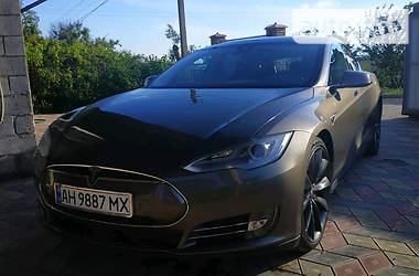 Хэтчбек Tesla Model S 2015 в Мариуполе