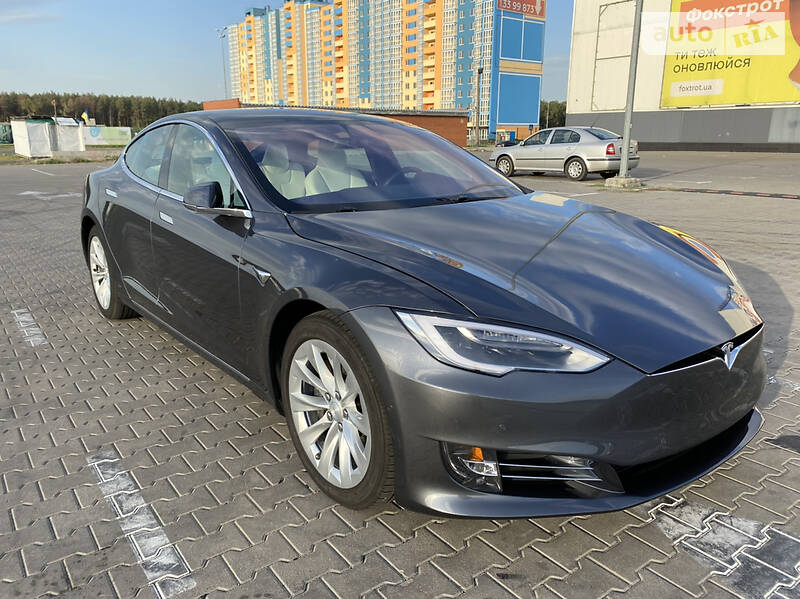 Седан Tesla Model S 2017 в Киеве