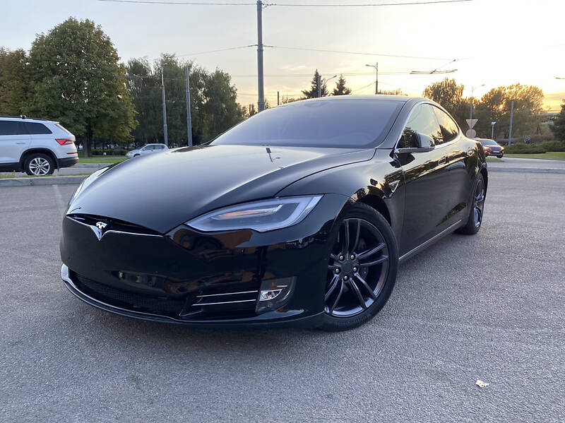 Лифтбек Tesla Model S 2016 в Днепре