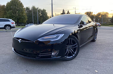 Лифтбек Tesla Model S 2016 в 
