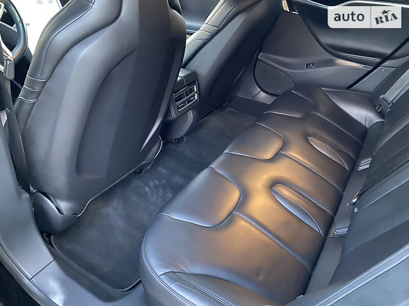 Лифтбек Tesla Model S 2016 в Днепре