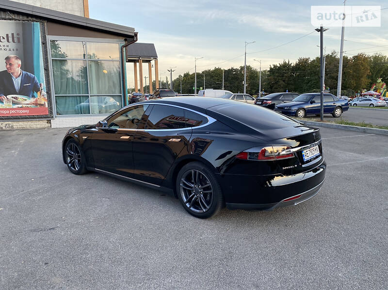 Лифтбек Tesla Model S 2016 в Днепре