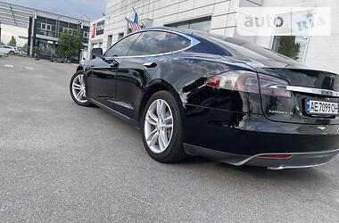 Лифтбек Tesla Model S 2013 в Днепре