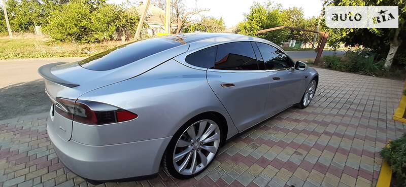Хэтчбек Tesla Model S 2013 в Одессе