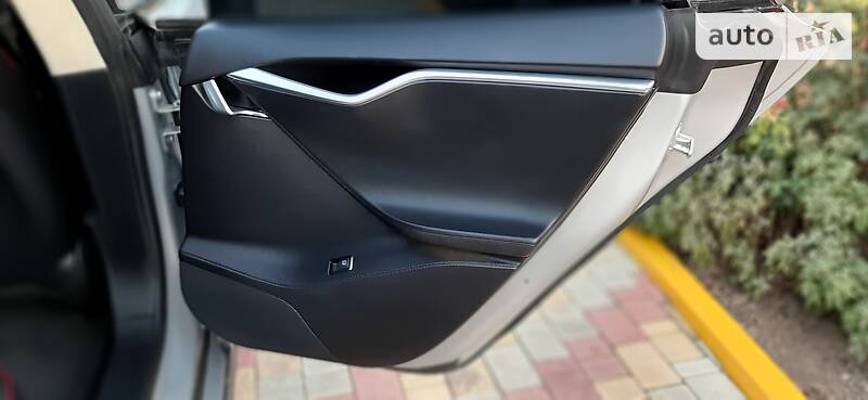 Хэтчбек Tesla Model S 2013 в Одессе