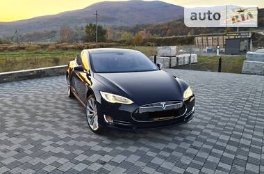 Лифтбек Tesla Model S 2013 в Сваляве