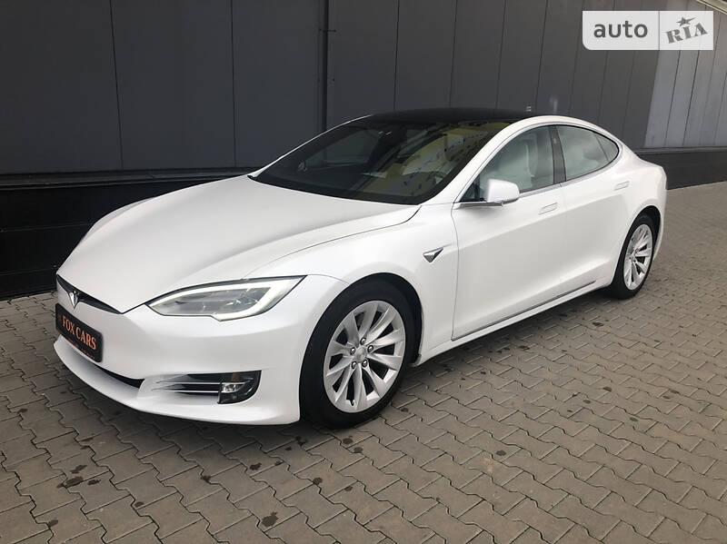 Лифтбек Tesla Model S 2017 в Киеве