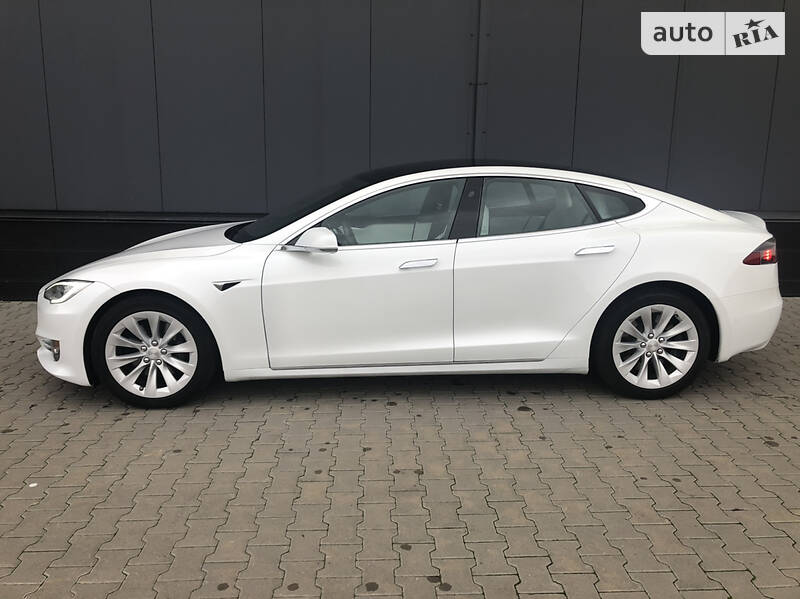 Лифтбек Tesla Model S 2017 в Киеве