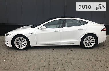 Лифтбек Tesla Model S 2017 в 