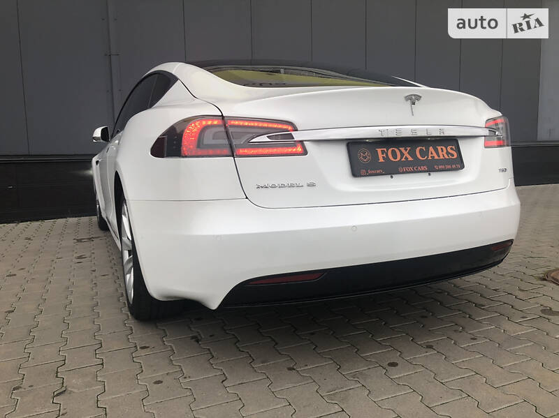 Лифтбек Tesla Model S 2017 в Киеве