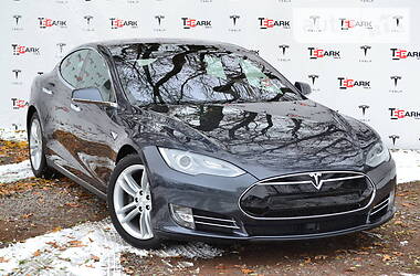 Лифтбек Tesla Model S 2016 в Киеве