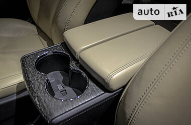 Седан Tesla Model S 2013 в 