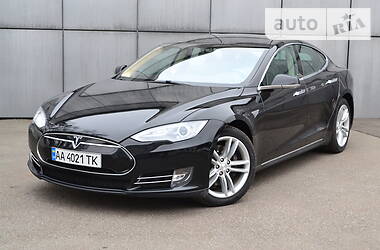 Лифтбек Tesla Model S 2014 в Киеве