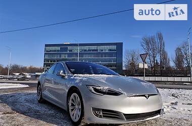 Лифтбек Tesla Model S 2018 в Киеве