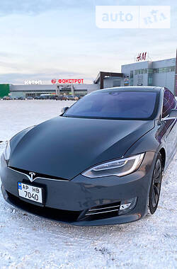 Лифтбек Tesla Model S 2016 в Киеве