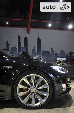 Седан Tesla Model S 2016 в Одесі