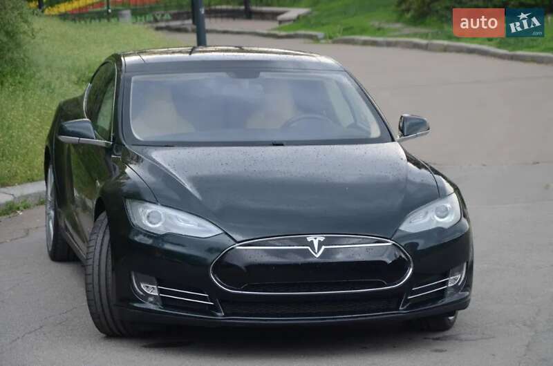 Tesla Model S 2012