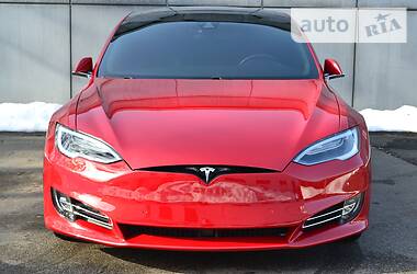 Лифтбек Tesla Model S 2015 в Киеве