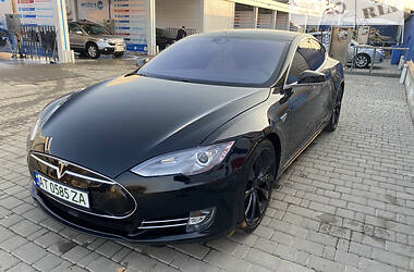 Лифтбек Tesla Model S 2015 в Ивано-Франковске