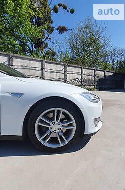 Ліфтбек Tesla Model S 2013 в Києві