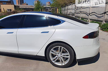 Ліфтбек Tesla Model S 2013 в Києві