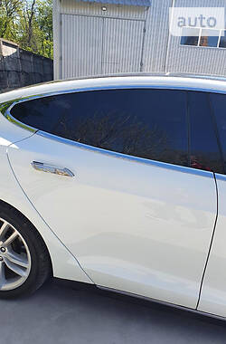 Лифтбек Tesla Model S 2013 в Киеве