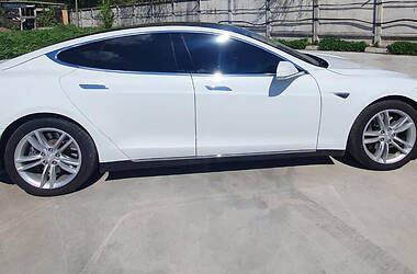 Ліфтбек Tesla Model S 2013 в Києві