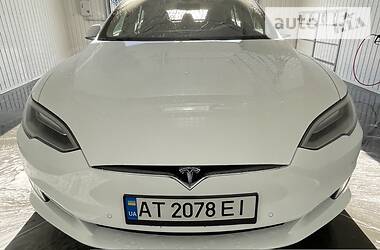 Седан Tesla Model S 2016 в Сокалі