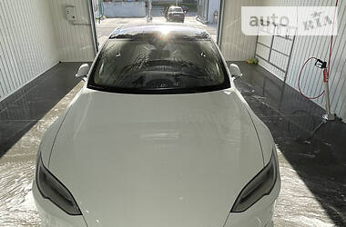 Седан Tesla Model S 2016 в 