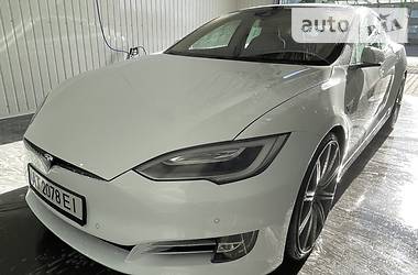 Седан Tesla Model S 2016 в 