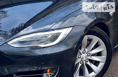 Лифтбек Tesla Model S 2016 в Киеве