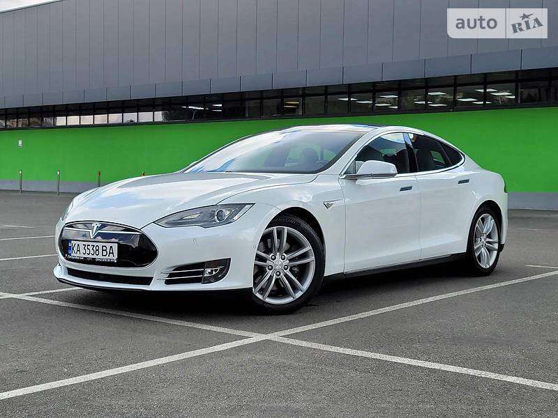 Ліфтбек Tesla Model S 2015 в Києві