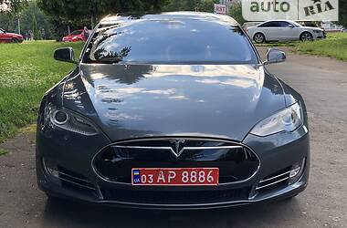 Седан Tesla Model S 2013 в Ровно