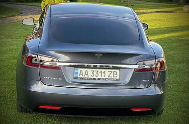 Седан Tesla Model S 2018 в Киеве