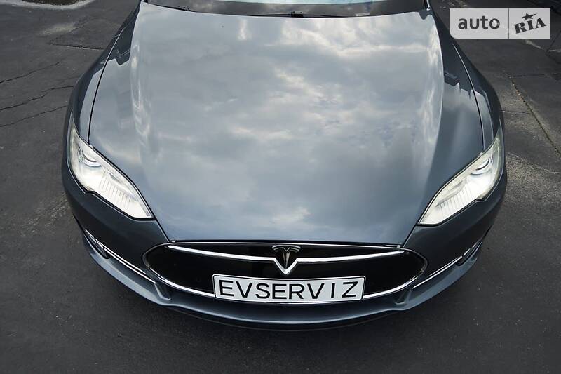 Седан Tesla Model S 2013 в Киеве
