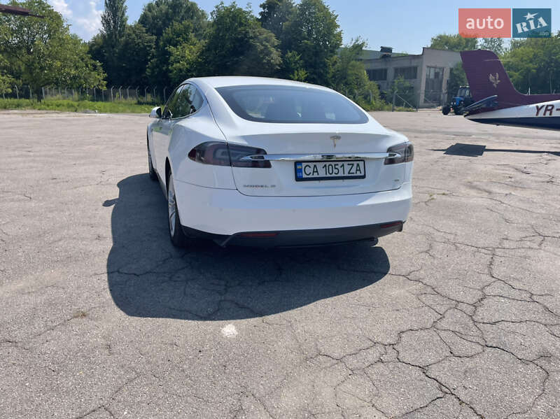 Лифтбек Tesla Model S 2015 в Черкассах