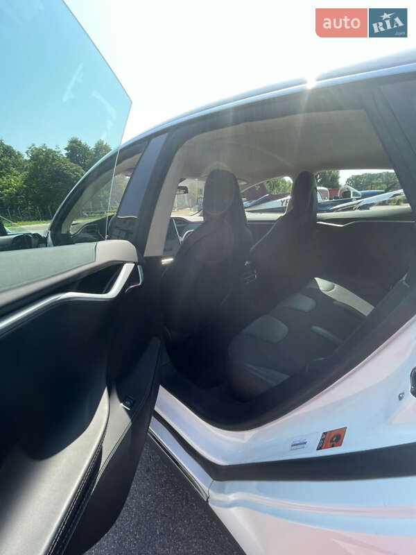 Лифтбек Tesla Model S 2015 в Черкассах