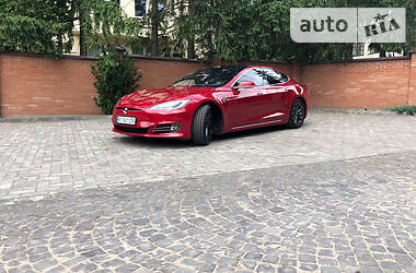 Седан Tesla Model S 2017 в Львове