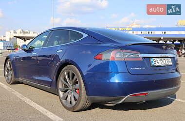 Хэтчбек Tesla Model S 2016 в Львове