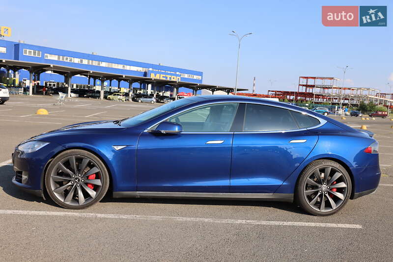 Хэтчбек Tesla Model S 2016 в Львове