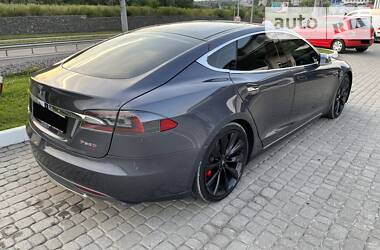 Хэтчбек Tesla Model S 2015 в Львове