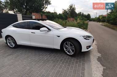 Лифтбек Tesla Model S 2014 в 