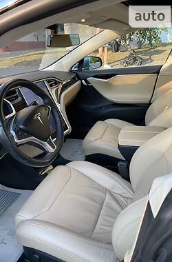 Седан Tesla Model S 2013 в Кременчуге